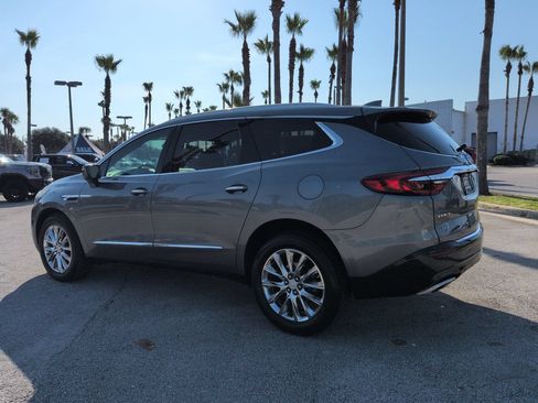 Used 2018 Buick Enclave Premium w/ Experience Buick Package FWD image 6