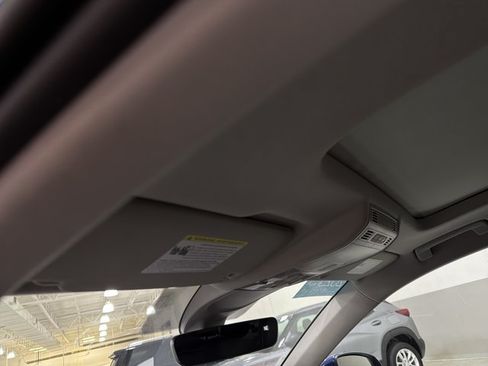 Used 2023 Volkswagen Taos SE w/ Panoramic Sunroof Package FWD image 10