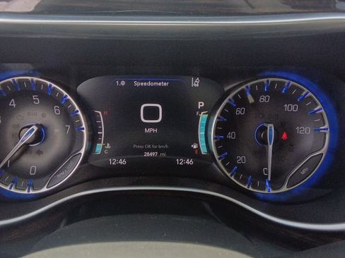 Used 2024 Chrysler Pacifica Limited FWD image 11