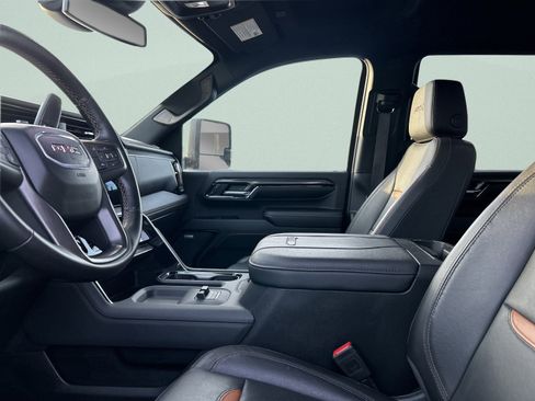 Used 2024 GMC Sierra 2500 AT4 image 21
