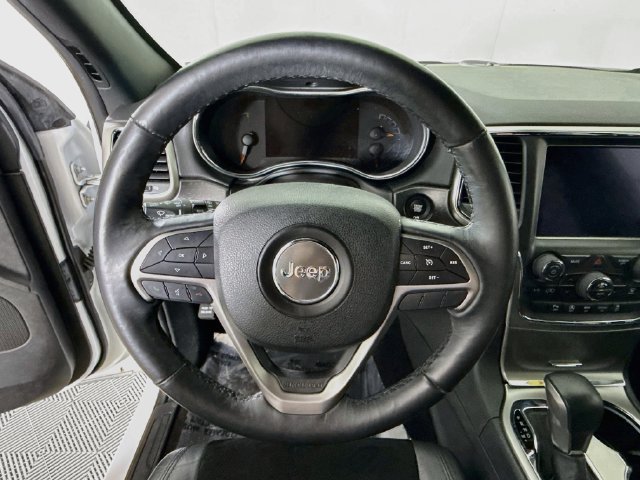 Used 2018 Jeep Grand Cherokee Altitude AWD/4WD image 12
