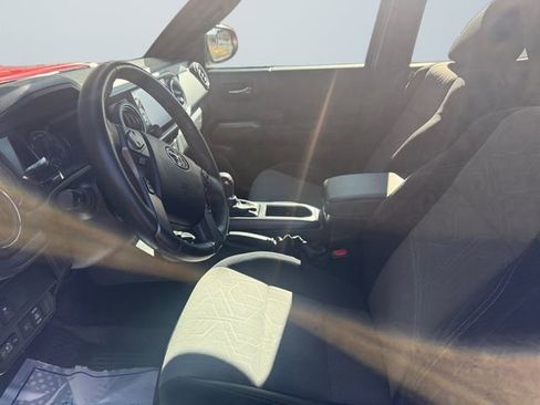 Used 2022 Toyota Tacoma TRD Sport w/ Black Out Package (TMS) image 9