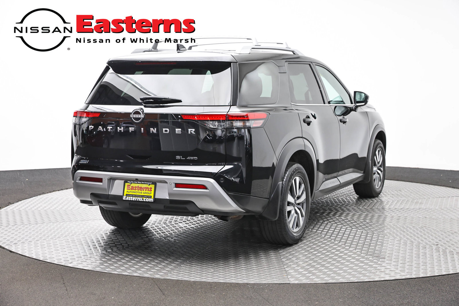 Used 2023 Nissan Pathfinder SL AWD/4WD image 5