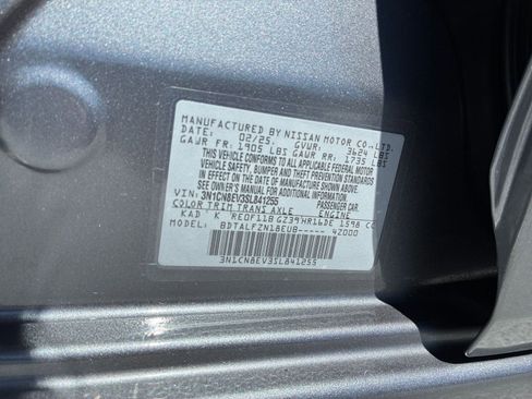 Used 2025 Nissan Versa SV FWD image 27