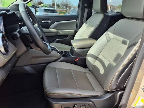 Used 2024 Chevrolet Colorado ZR2 w/ ZR2 Convenience Package III image 23