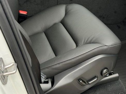 Used 2025 Volvo XC90 T8 Plus w/ Protection Package Premier image 12