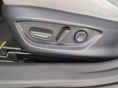 Used 2025 Toyota Camry SE FWD image 22