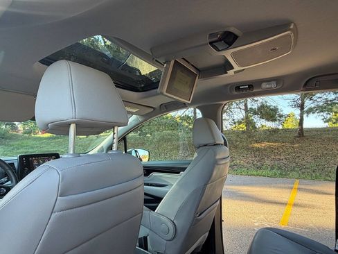 Used 2024 Honda Odyssey Touring image 16