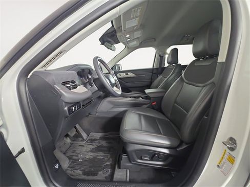 Certified 2025 Ford Explorer Active w/ Active Comfort Package image 9