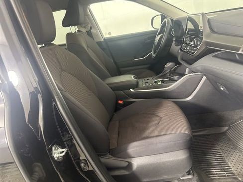 Used 2023 Toyota Highlander LE AWD/4WD image 27