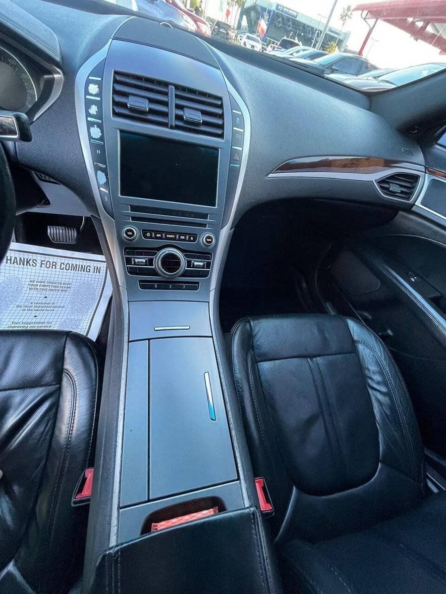 Used 2017 Lincoln MKZ Reserve FWD image 18