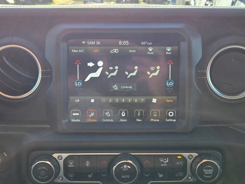 Used 2022 Jeep Wrangler Unlimited Sahara w/ Cold Weather Group AWD/4WD image 22