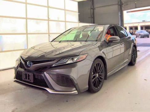 Used 2022 Toyota Camry XSE w/ Cold Weather Package FWD image 2