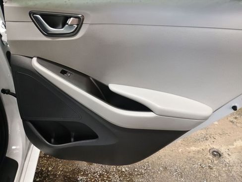 Used 2020 Hyundai Ioniq SEL image 21