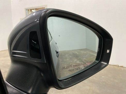 Used 2022 Volkswagen Tiguan SE image 85