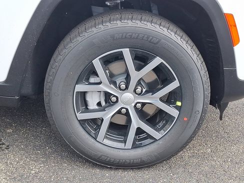 New 2025 Jeep Grand Cherokee Limited image 8