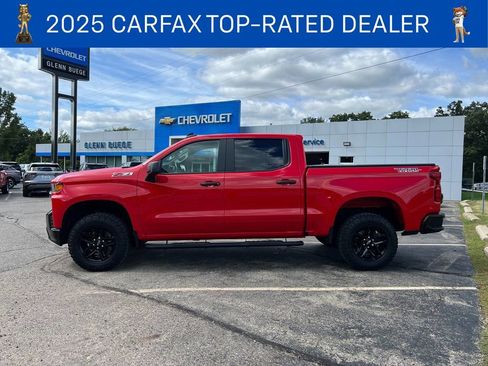 Certified 2022 Chevrolet Silverado 1500 Custom Trail Boss w/ LPO, Dark Essentials Package image 2