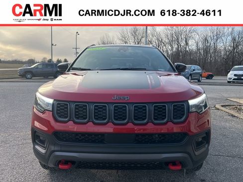 Used 2025 Jeep Compass Trailhawk w/ Trailhawk Elite Group AWD/4WD image 2