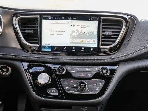 New 2026 Chrysler Pacifica Select image 15