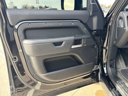Used 2025 Land Rover Defender 110 X image 10