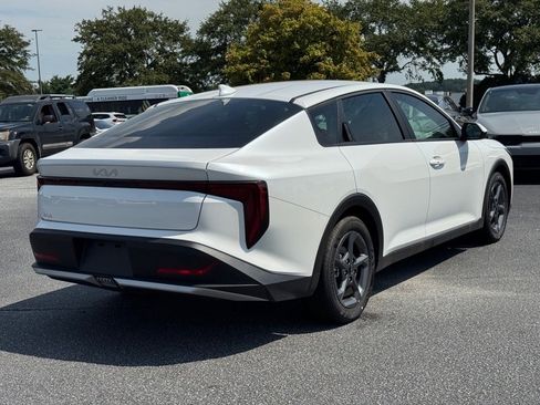 New 2025 Kia K4 LXS image 3