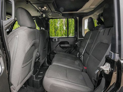 Used 2023 Jeep Wrangler Unlimited w/ Convenience Group AWD/4WD image 29
