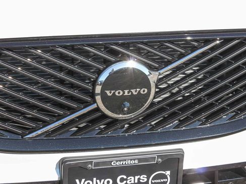 New 2026 Volvo XC60 B5 Plus w/ Climate Package PRO AWD/4WD image 19