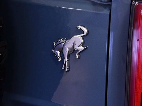 Used 2025 Ford Bronco Badlands image 11