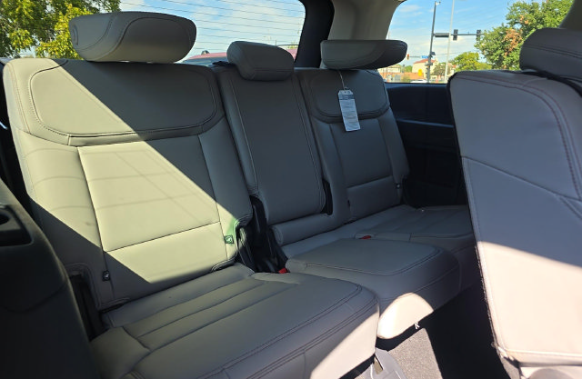 Used 2025 Ford Expedition Active AWD/4WD image 11