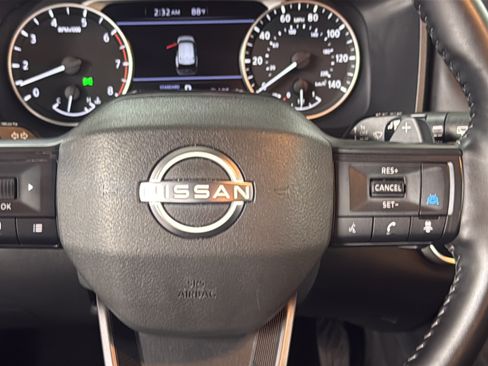 Used 2025 Nissan Rogue SV FWD image 18