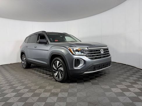Used 2024 Volkswagen Atlas SE FWD image 2