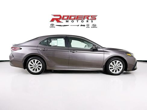 Used 2024 Toyota Camry SE FWD image 14