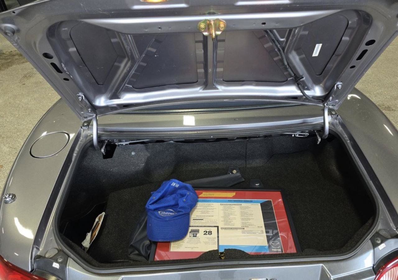 Used 2003 MAZDA MX-5 Miata RWD image 10