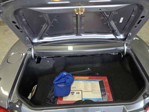 Used 2003 MAZDA MX-5 Miata RWD image 10