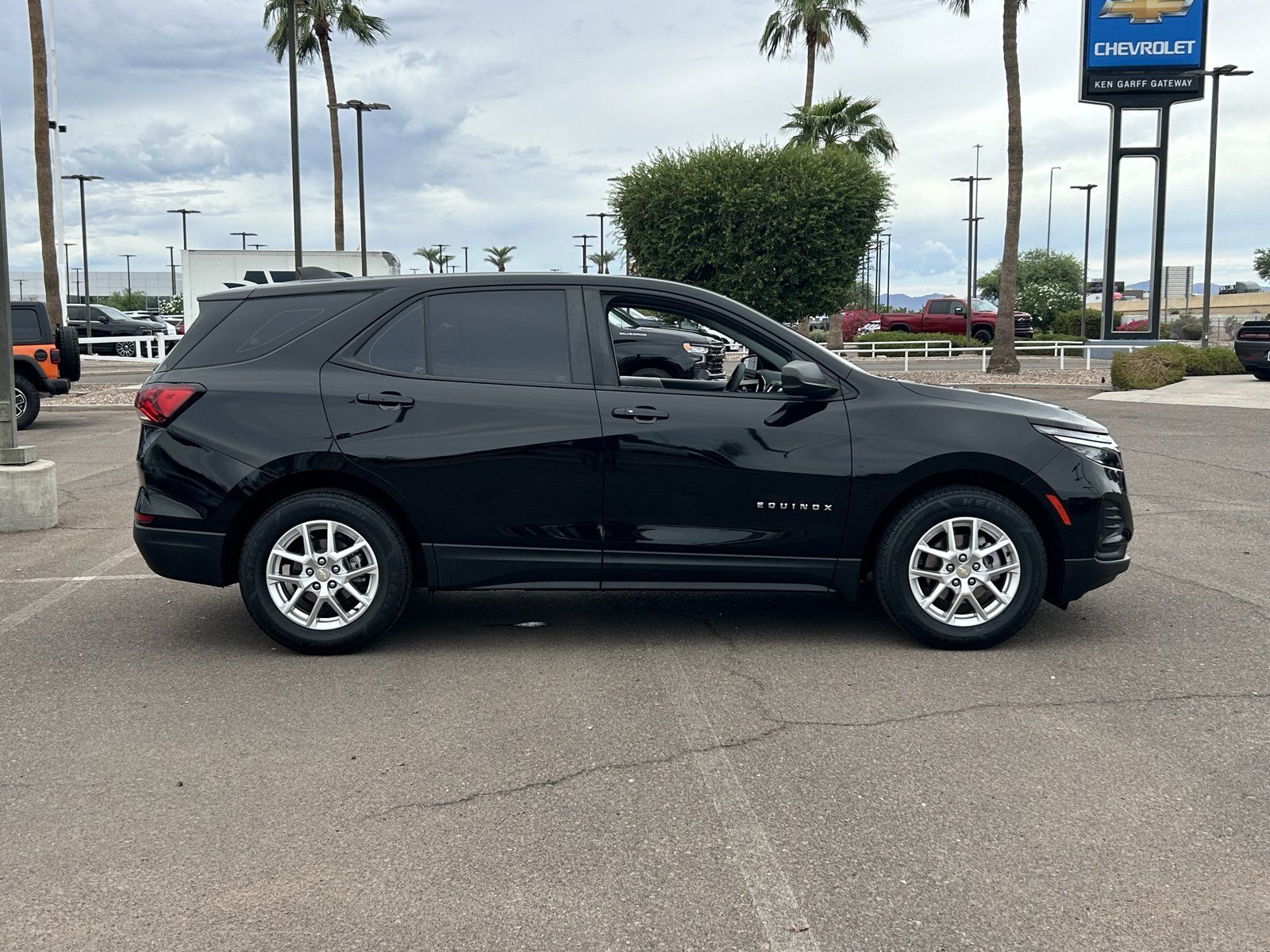 Used 2022 Chevrolet Equinox LS FWD image 6