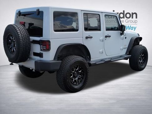 Used 2014 Jeep Wrangler Unlimited Sahara w/ Max Tow Package AWD/4WD image 7