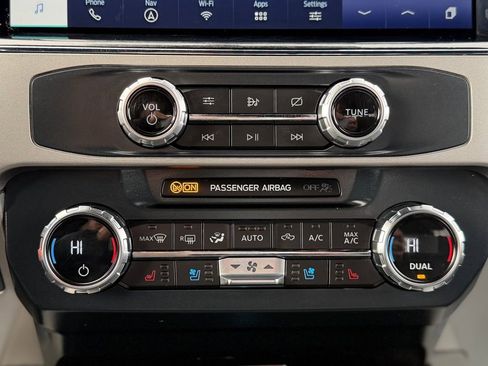 Used 2022 Ford F350 Lariat image 19