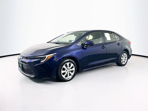 Used 2025 Toyota Corolla LE w/ Carpet Mat Package (TMS) FWD image 3