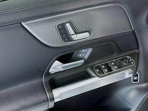 Used 2021 Mercedes-Benz GLB 250 image 23