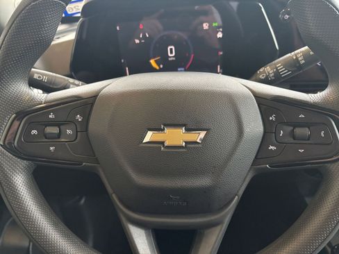 Used 2025 Chevrolet Trax LT image 25