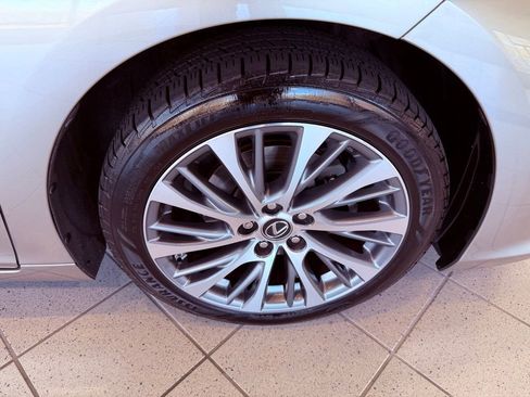 Certified 2021 Lexus ES 350 w/ Premium Package image 16