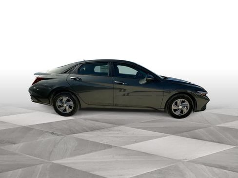 New 2025 Hyundai Elantra SE FWD image 9
