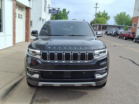 Used 2022 Jeep Wagoneer Series II AWD/4WD image 3