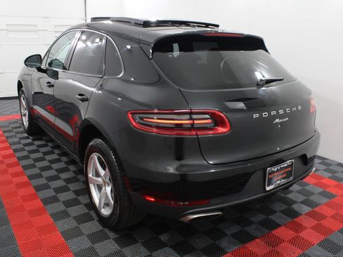 Used 2018 Porsche Macan AWD/4WD image 4