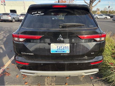 Used 2024 Mitsubishi Outlander SE Black Edition image 5