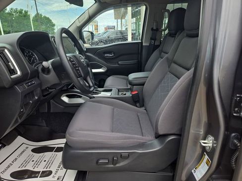Used 2025 Nissan Frontier SV AWD/4WD image 10