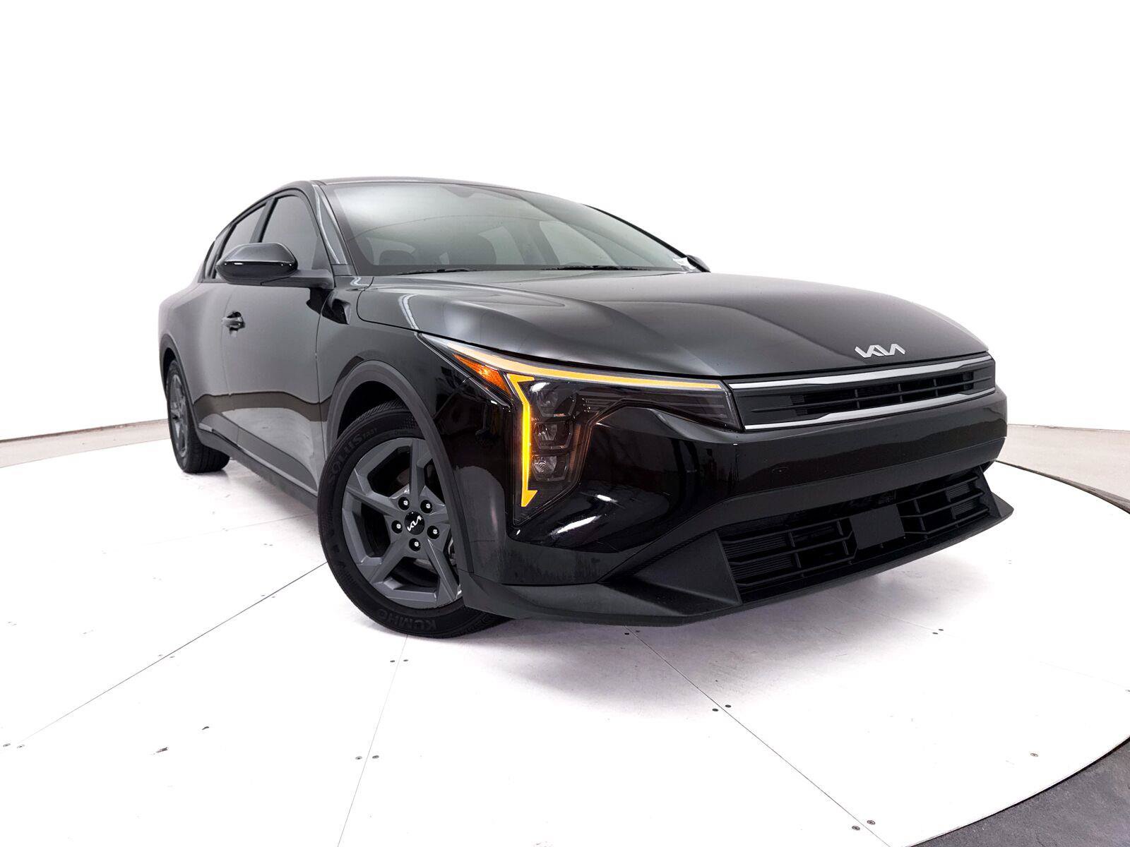 Used 2025 Kia K4 FWD image 1