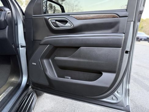 Used 2022 Chevrolet Suburban Premier w/ Premium Package image 27