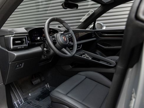 New 2026 Porsche Macan Electric RWD image 4