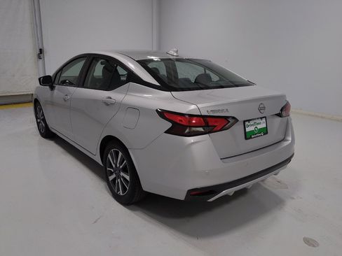 Used 2023 Nissan Versa SV FWD image 5